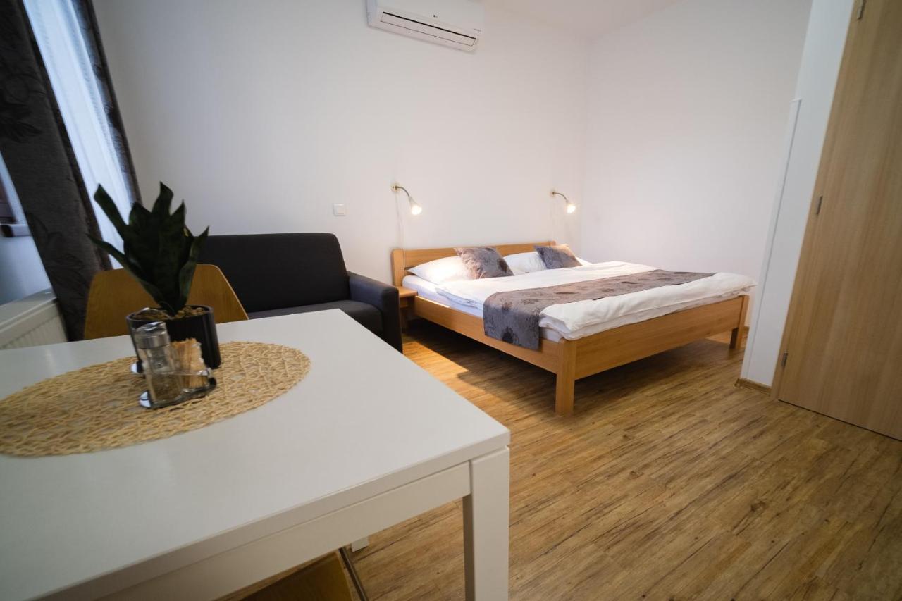 Apartmany 21 Trebon Bagian luar foto